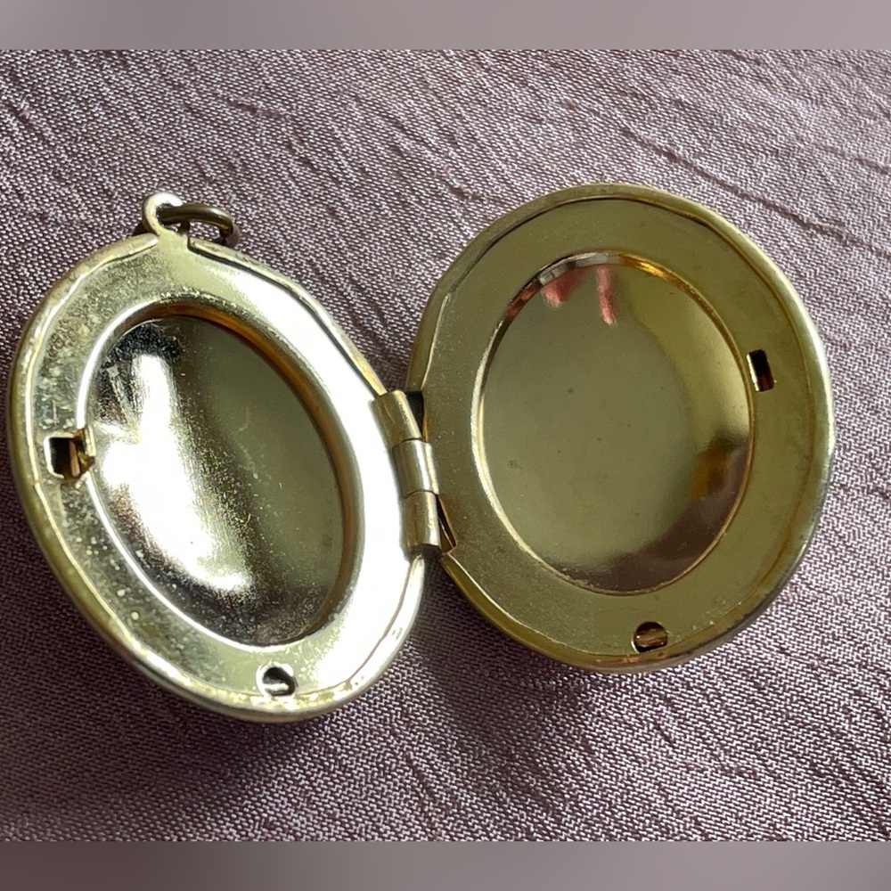 Cloisonne Locket - Picture 3 of 3